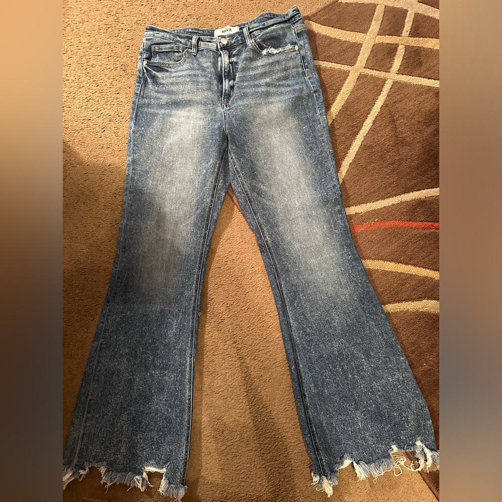 Wide leg, boot cut jeans.. In EXCELLENT condition, only worn once.